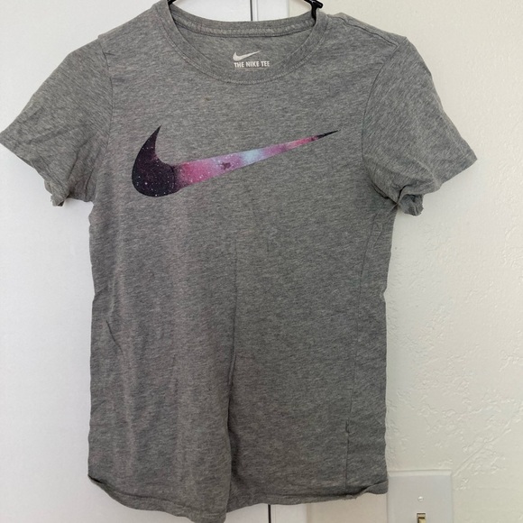 Nike Woman’s T- Shirt- EUC - Picture 1 of 4